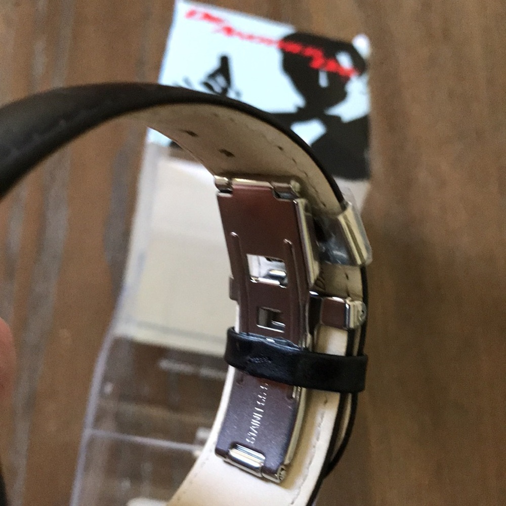 SWATCH 007 40TH ANNIVERSARY Black leather strap w/adjustable snap buckle closure - Picture 7 of 8